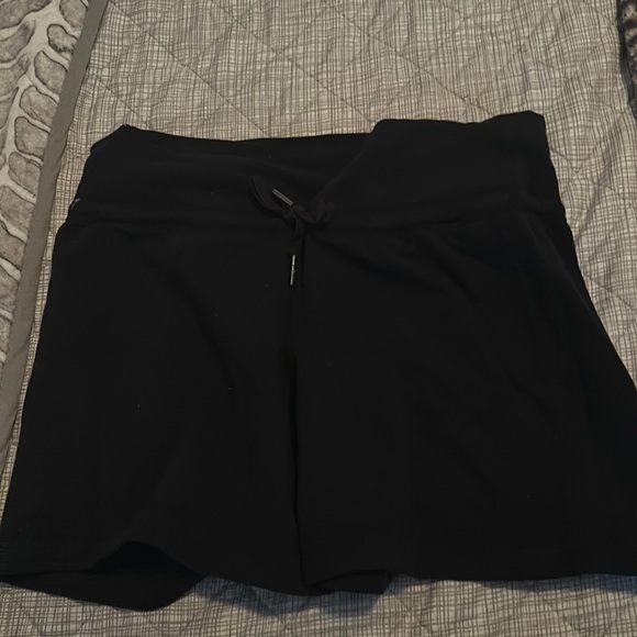 lululemon athletica Pants - Black Lululemon shorts ! Size 4 ! Amazing condition